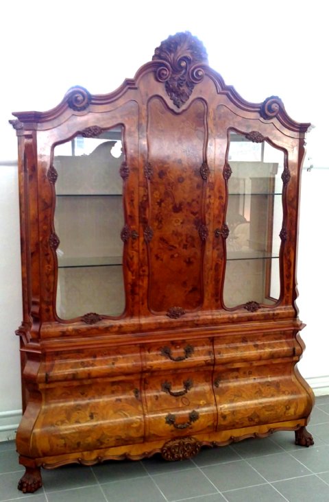 Schrank Barockstil Vitrine Intarsien floral Holzeinlegearbeiten Barockstilvitrine bombiert