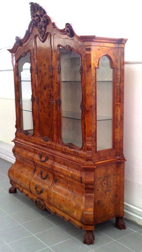 Schrank Barockstil Vitrine Intarsien floral Holzeinlegearbeiten Barockstilvitrine bombiert