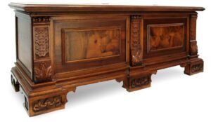 Read more about the article Antikstil Truhe große Sitztruhe in wunderschöner Fertigung