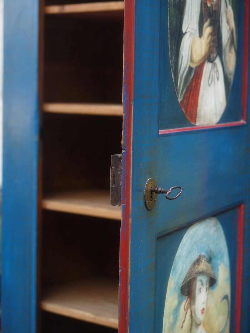 Dielenschrank antiker Bauernschrank figural niederbayerisch Bauernschrank Süddeutschland Volkskunst