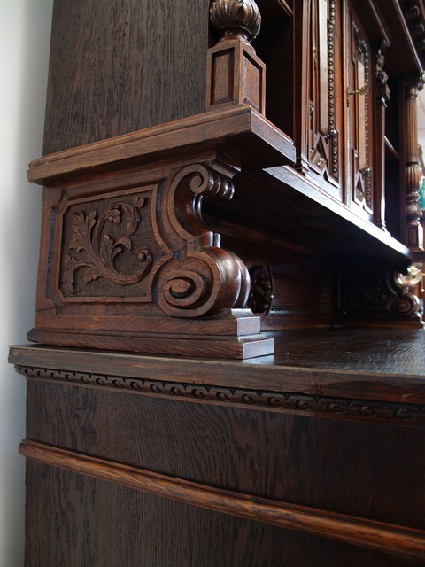 Antiker Schrank Buffetmöbel Kredenz Historismus geschnitzt Gesichter Antiquität Museal Möbel Antiquität