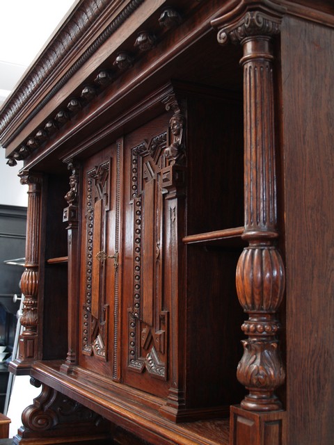 Antiker Schrank Buffetmöbel Kredenz Historismus geschnitzt Gesichter Antiquität Museal Möbel Antiquität