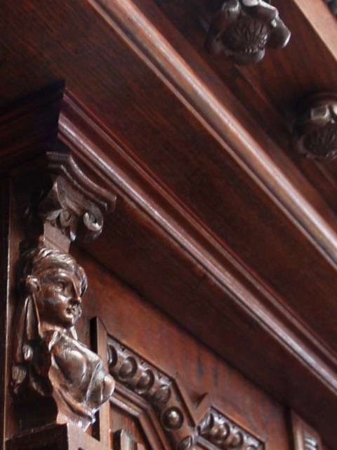 Antiker Schrank Buffetmöbel Kredenz Historismus geschnitzt Gesichter Antiquität Museal Möbel Antiquität