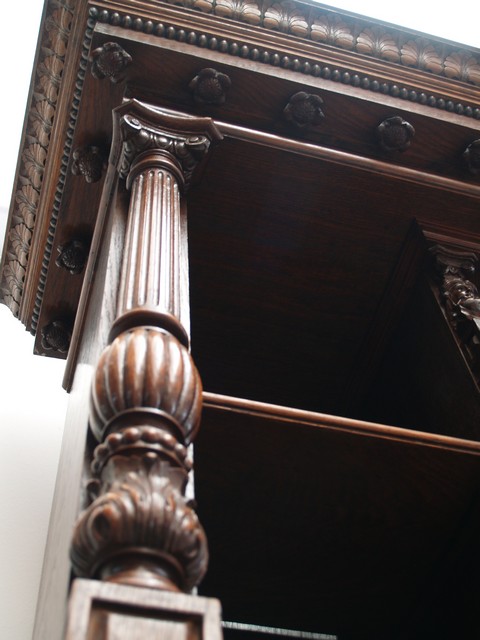 Antiker Schrank Buffetmöbel Kredenz Historismus geschnitzt Gesichter Antiquität Museal Möbel Antiquität