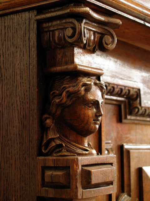 Antiker Schrank Buffetmöbel Kredenz Historismus geschnitzt Gesichter Antiquität Museal Möbel Antiquität