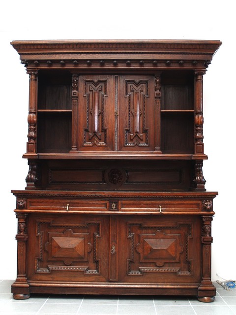 Antiker Schrank Buffetmöbel Kredenz Historismus geschnitzt Gesichter Antiquität Museal Möbel Antiquität