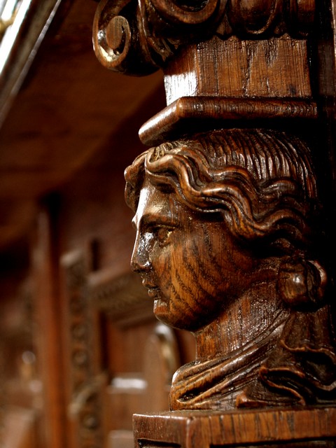 Antiker Schrank Buffetmöbel Kredenz Historismus geschnitzt Gesichter Antiquität Museal Möbel Antiquität