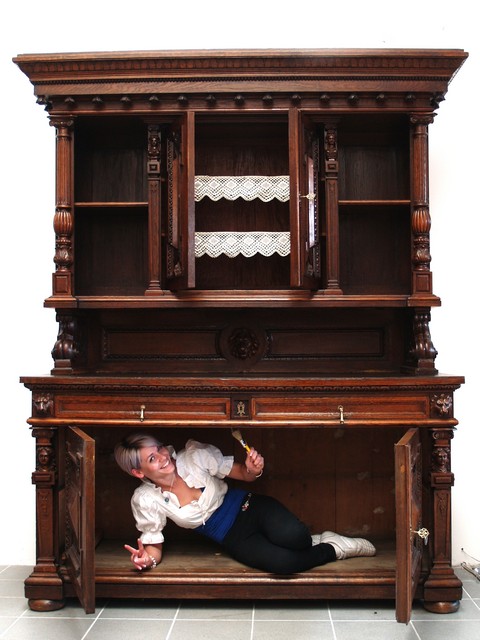 Antiker Schrank Buffetmöbel Kredenz Historismus geschnitzt Gesichter Antiquität Museal Möbel Antiquität