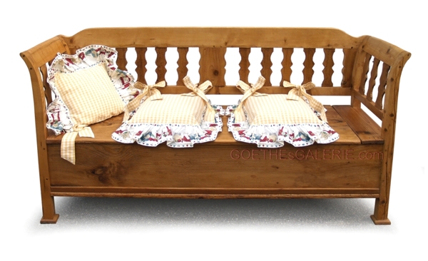 Read more about the article Antike Truhenbank Shabby Chic Sitztruhe – Traumstück