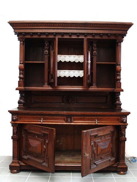 Antiker Schrank Buffetmöbel Kredenz Historismus geschnitzt Gesichter Antiquität Museal Möbel Antiquität