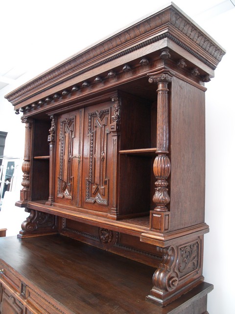 Antiker Schrank Buffetmöbel Kredenz Historismus geschnitzt Gesichter Antiquität Museal Möbel Antiquität