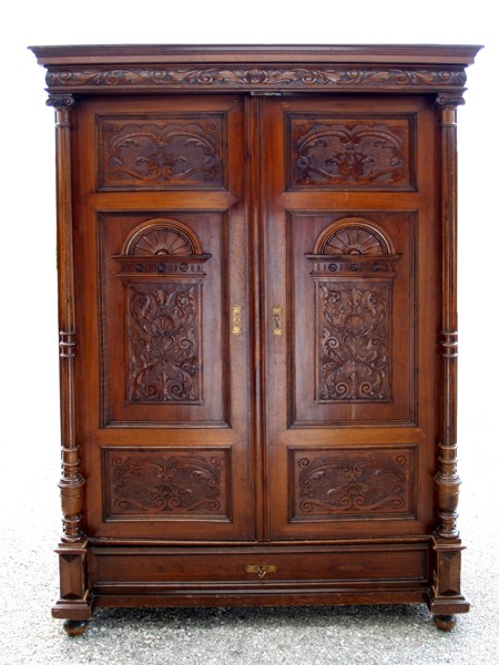 Antiker Schrank mit geschnitzten Muscheln und Vollsäulen altdeutsch 1 Kleiderschrank Gründerzeit Muscheln Antiquität kaufen Möbel Shop