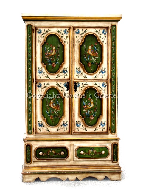 Read more about the article Bauernschrank bemalt mit Vögel und Pflanzen – „Der Wandlungskünstler“