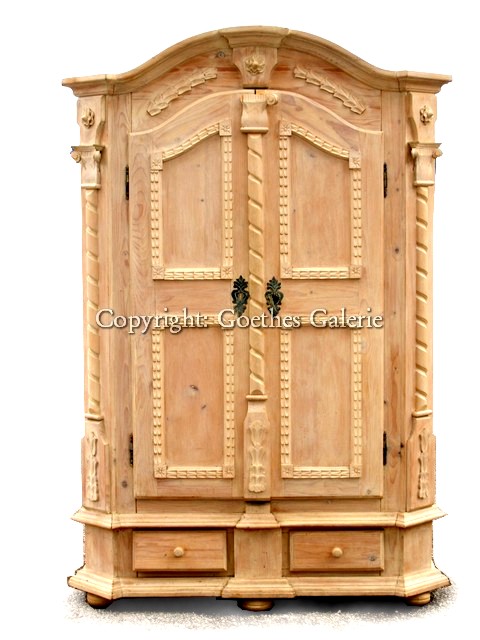 Read more about the article Bauernschrank Naturholz mit Schnitzerei