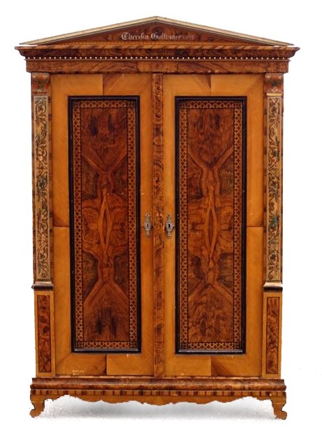 Read more about the article Bauernkasten – die provinzielle Schönheit mit Intarsienbemalung