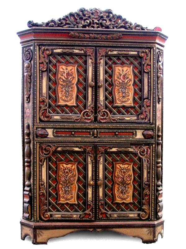 Read more about the article Der geschnitzte und bemalte Bauernschrank – die ländliche Schönheit!