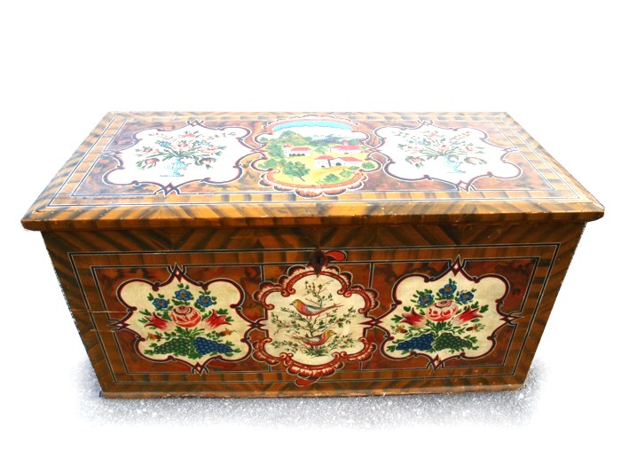 Read more about the article Antike Bauerntruhe – traumhaft schönes Stauraumwunder