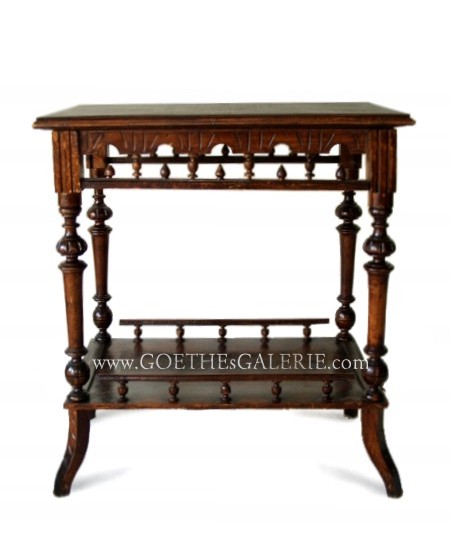 Read more about the article Antik, Gründerzeit Beistelltisch / Konsole – der Tisch muss nicht immer groß sein