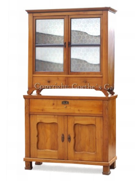 Read more about the article Biedermeier Bücherschrank – elegant äußert sich ihre liebliche Optik