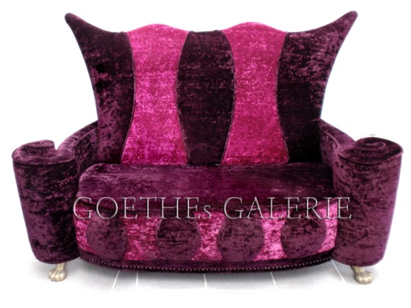 Read more about the article BRETZ LUCKY Sofa Glamoursamt Amethyst Schönheit!