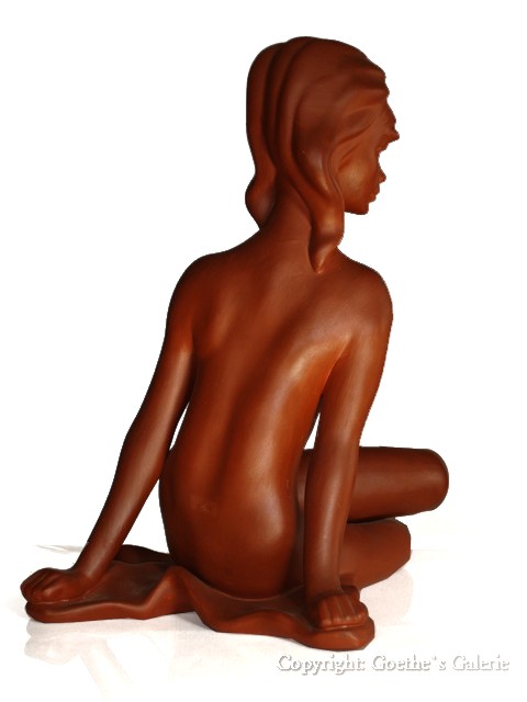 Read more about the article weiblicher Akt, sitzend – zarte Schönheit