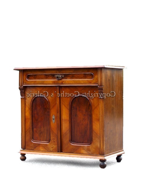 Altdeutsche Nussbaum Kommode - die solide Schönheit! 1 You are currently viewing Altdeutsche Nussbaum Kommode – die solide Schönheit!