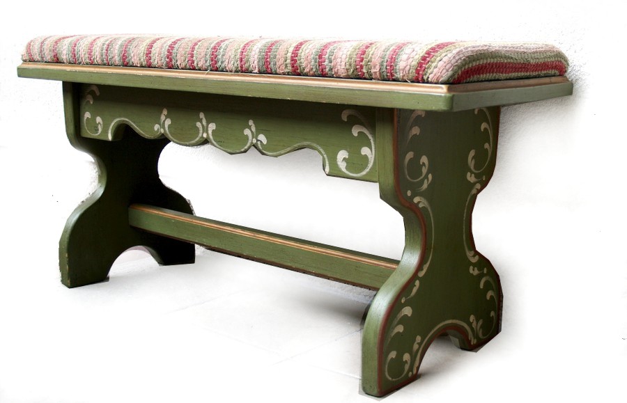Read more about the article Bauernmöbel – provinzielle Sitzbank, die zauberhafte Schönheit