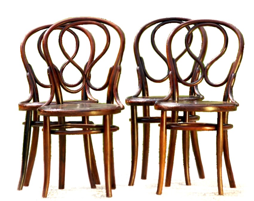Read more about the article Antike Stühle zum Esstisch aus Bugholz von THONET