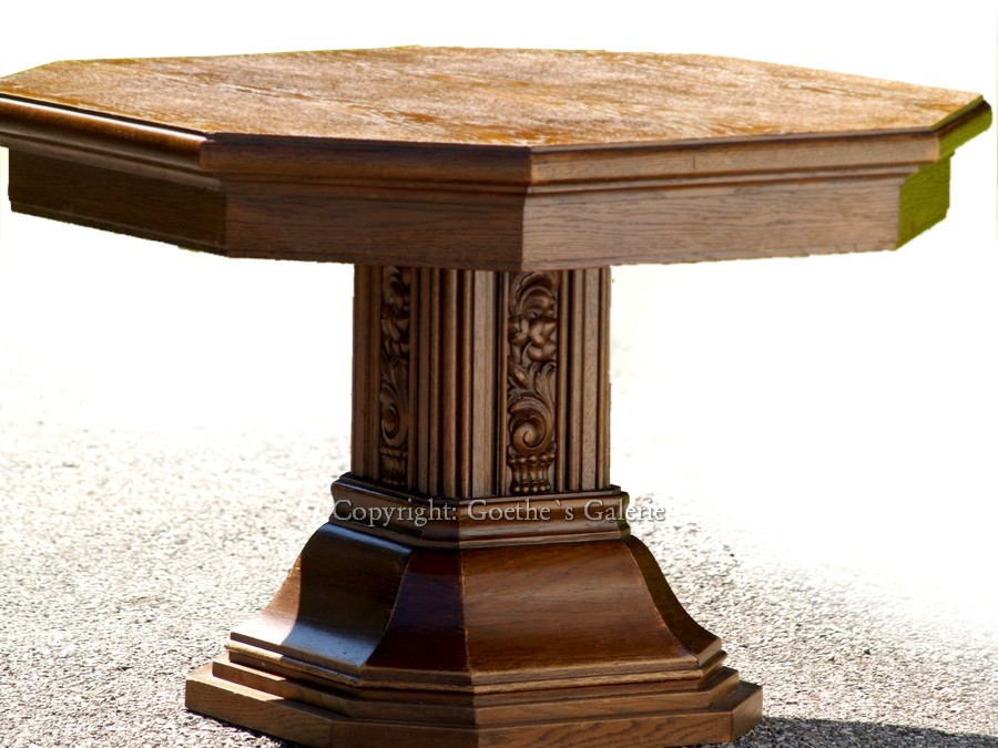 Read more about the article Der antike Säulenfuß Speisetisch