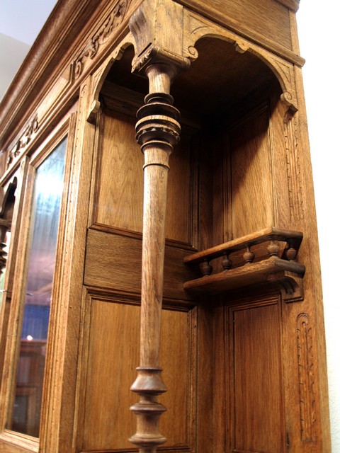 OLYMPUS DIGITAL CAMERA Antikes BUFFET geschnitzt Schrank Altdeutsch