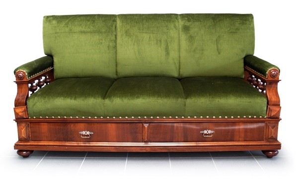Read more about the article Antikes Sofa furniert ‚Altdeutsch‘ Diwan