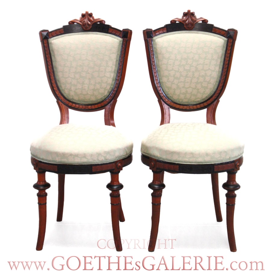 Read more about the article Antike Stühle Viktorianisch – elegante Antiquitäten im Doublepack