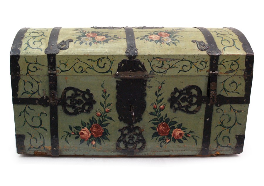 Read more about the article antike Truhe Bauerntruhe grün Rosen bemalt – die Schönheit