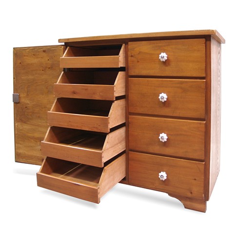 Read more about the article Antike Shabby Chic Kommode, bezaubernder Küchenschrank