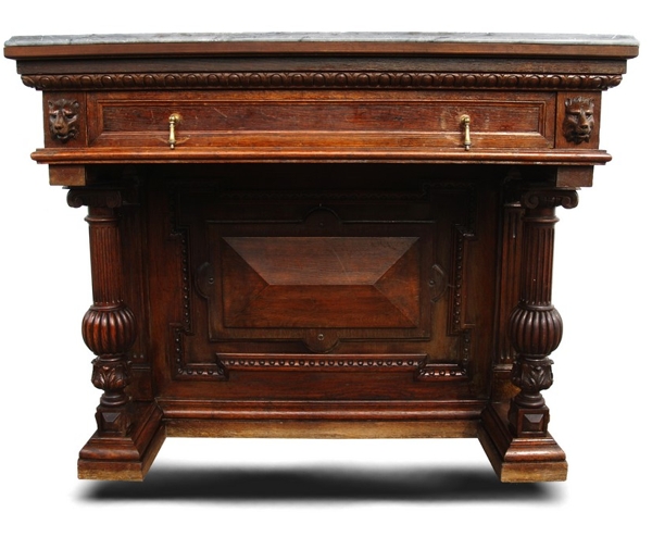 Read more about the article Antike Konsole mit Schnitzerei und Vollsäulen