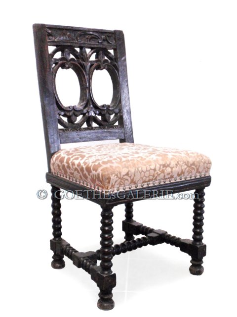 Read more about the article Antiker Sessel 1700-1790 die wertbeständige Schönheit