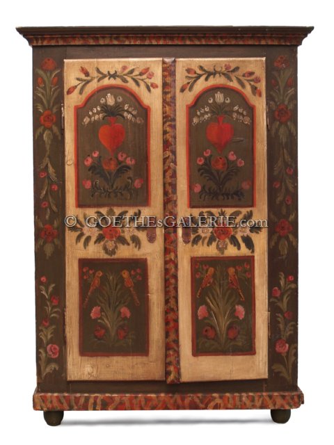 Read more about the article Bauernkasten bemalt – bezaubernde Antiquität