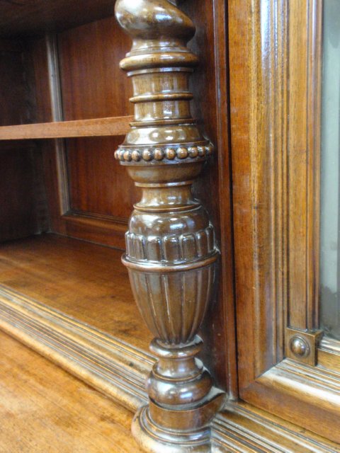 antiker schrank kredenz buffet geschnitzt fratzen 13