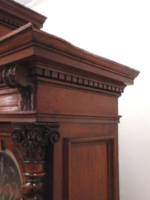 antiker schrank kredenz buffet geschnitzt fratzen 16