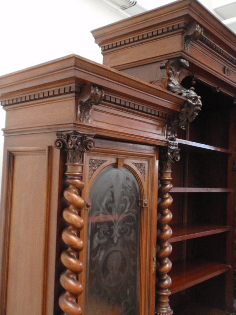 antiker schrank kredenz buffet geschnitzt fratzen 17