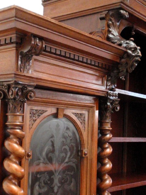 antiker schrank kredenz buffet geschnitzt fratzen 18
