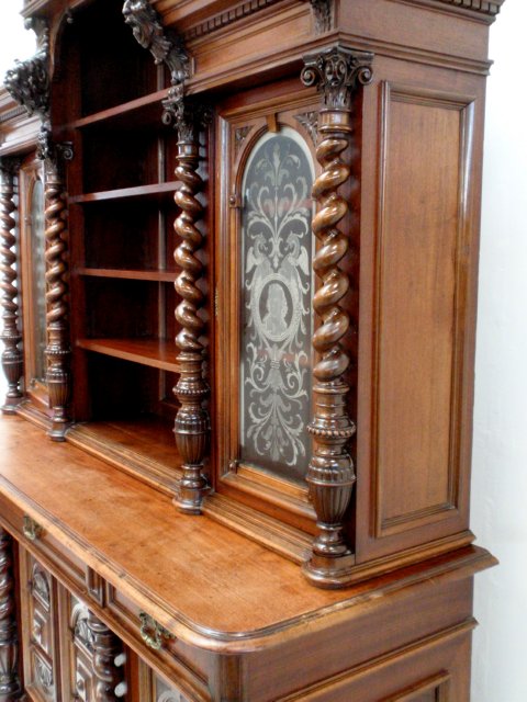 antiker schrank kredenz buffet geschnitzt fratzen 19