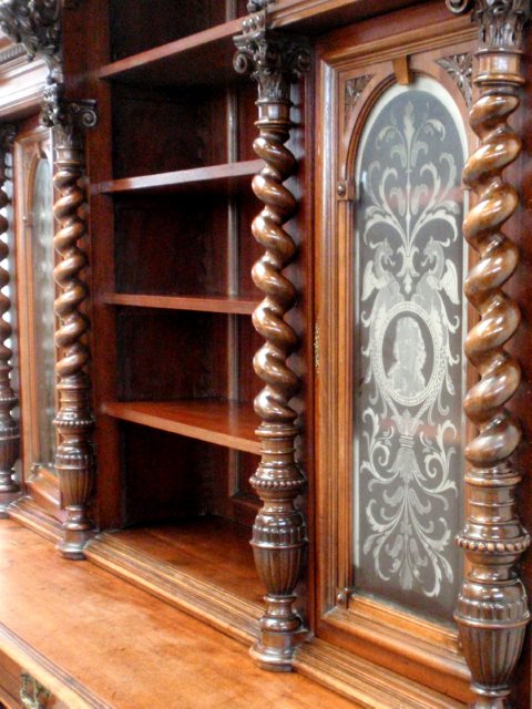 antiker schrank kredenz buffet geschnitzt fratzen 20