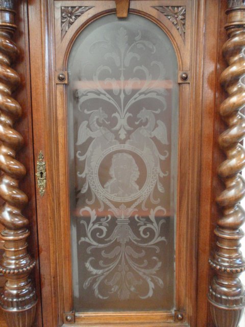 antiker schrank kredenz buffet geschnitzt fratzen 21