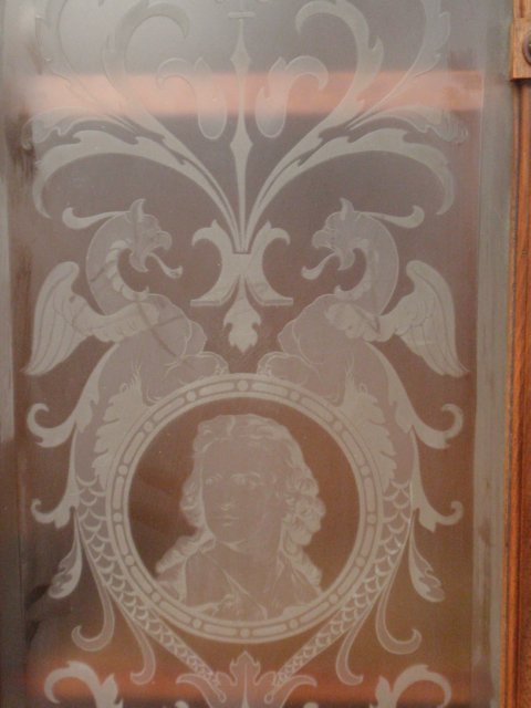 antiker schrank kredenz buffet geschnitzt fratzen 22