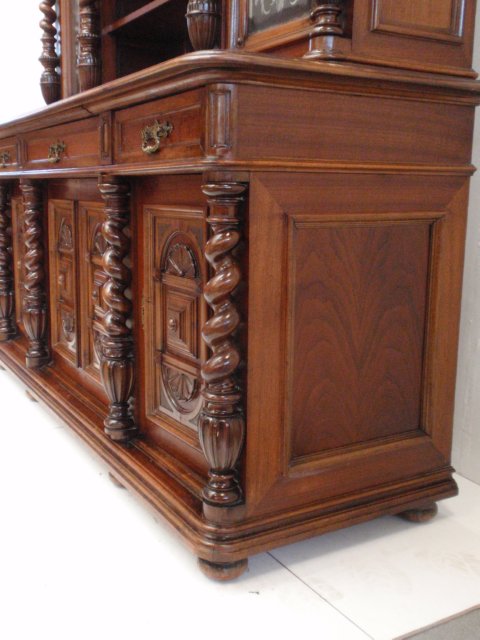 antiker schrank kredenz buffet geschnitzt fratzen 23