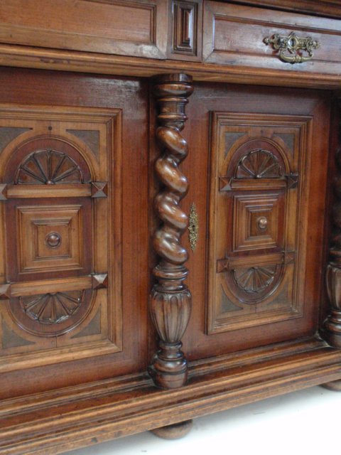 antiker schrank kredenz buffet geschnitzt fratzen 9