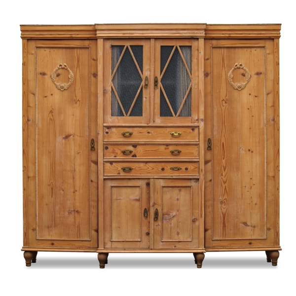 Read more about the article Antiker Küchenschrank um 1880 in charmanter Optik