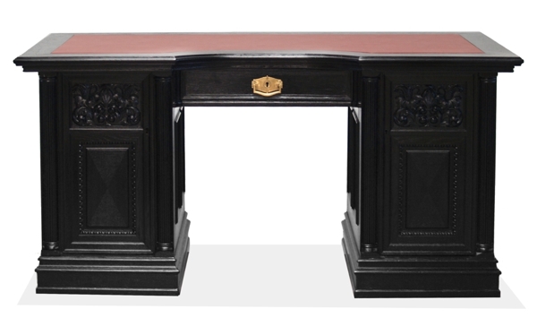 Read more about the article Antiker Schreibtisch groß und elegant – der restaurierte Freisteher