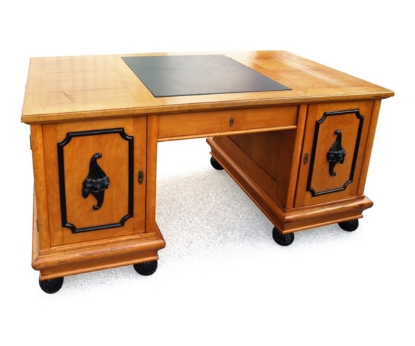 Read more about the article Antiker Schreibtisch – der exquisite Freisteher